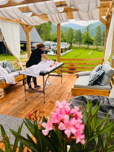 fe23b531-4244-4f39-962e-d99761b2a021